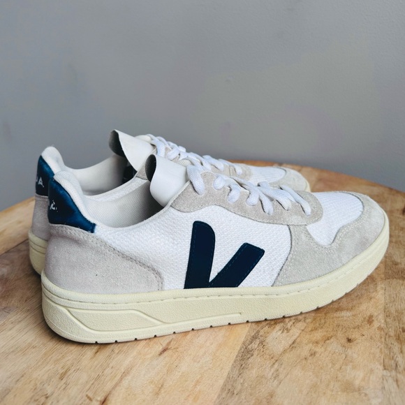 Veja White Nautico V-10 B-Mesh Sneakers Size Women 9 Navy Accents Shoes - Picture 3 of 10